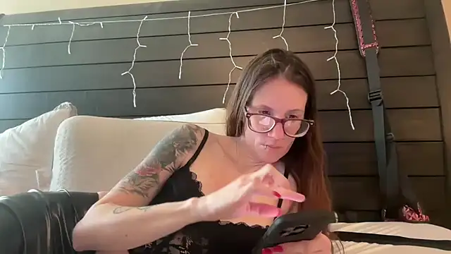 yourstrulylivy69 online show from February 2025 03:37:02 PM
