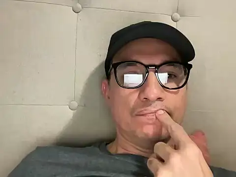 Snapshot of alex_ruiz85 chatting on December 2025 12:49:02 AM alex ruiz85 online show from December 2025 12:49:02 AM