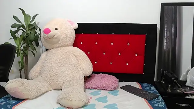Snapshot of hannaashyel_12 chatting on March 2025 01:49:01 PM hannaashyel 12 online show from March 2025 01:49:01 PM