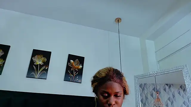 Snapshot of kinkyandsavage chatting on November 2025 06:07:01 PM kinkyandsavage online show from November 2025 06:07:01 PM