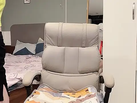 Eva-Public online show from February 2025 04:37:01 PM