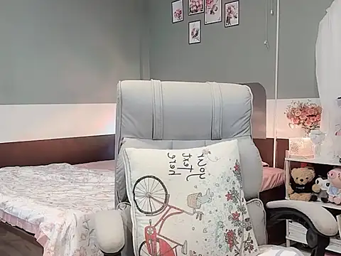 Eva-Public online show from March 2025 04:47:01 AM