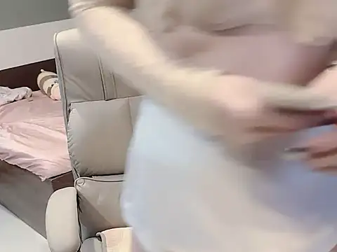 Eva-Public online show from October 2025 03:43:01 PM