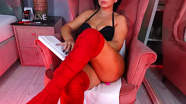 Snapshot of AQueenMonica chatting on November 2025 04:33:02 AM AQueenMonica online show from November 2025 04:33:02 AM