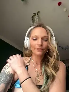 Snapshot of PrettiPluto chatting on January 2025 06:17:01 PM PrettiPluto online show from January 2025 06:17:01 PM