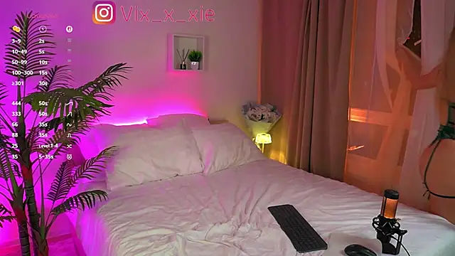 Snapshot of ViXXXiee chatting on October 2025 07:00:01 PM ViXXXiee online show from October 2025 07:00:01 PM