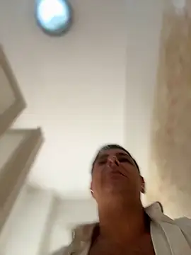 Snapshot of SecretlyDD chatting on November 2025 09:42:02 AM SecretlyDD online show from November 2025 09:42:02 AM