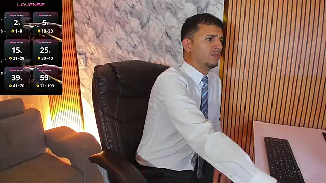 Hideintheoffice online show from October 2025 10:58:01 PM