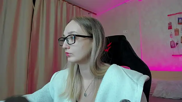 Snapshot of Cheryl__Brown chatting on February 2025 12:58:02 AM Cheryl Brown online show from February 2025 12:58:02 AM