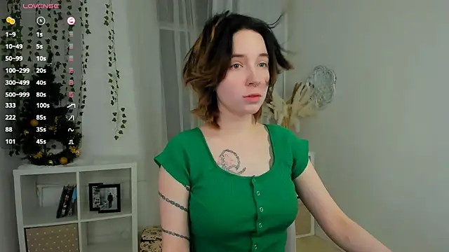 lilithlunna online show from December 2024 11:28:01 PM