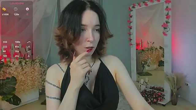 lilithlunna online show from March 2025 04:35:02 PM