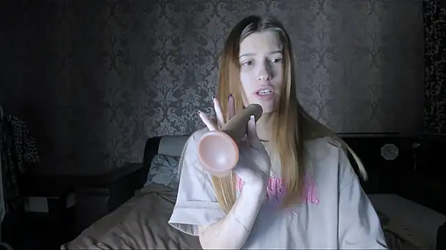 Agnes Allenn online show from October 2025 05:08:01 PM