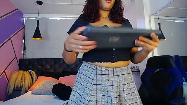 lauraltt online show from December 2024 01:14:01 PM