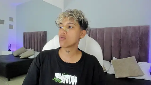 Dominick jones online show from February 2025 09:46:01 PM