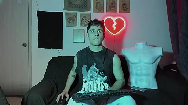 Snapshot of Antonello_Vannucci chatting on January 2025 08:47:02 PM Antonello Vannucci online show from January 2025 08:47:02 PM