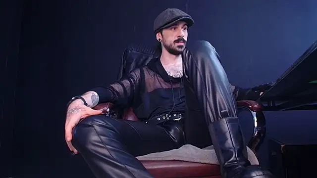 Snapshot of AxelColton chatting on October 2025 10:33:02 AM AxelColton online show from October 2025 10:33:02 AM