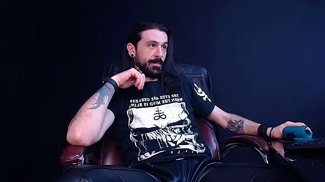 Snapshot of AxelColton chatting on November 2025 11:33:02 AM AxelColton online show from November 2025 11:33:02 AM