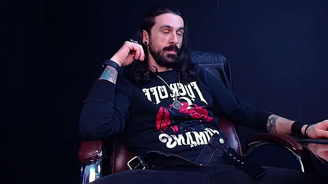 Snapshot of AxelColton chatting on November 2025 11:21:02 AM AxelColton online show from November 2025 11:21:02 AM