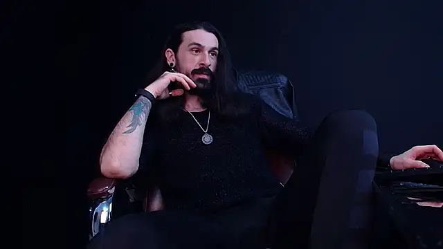 Snapshot of AxelColton chatting on November 2025 11:31:02 AM AxelColton online show from November 2025 11:31:02 AM