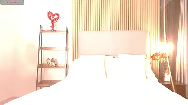 Snapshot of Sienna_Blake_ chatting on October 2025 08:52:01 PM Sienna Blake online show from October 2025 08:52:01 PM