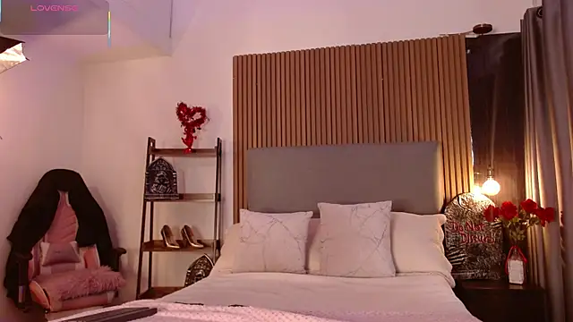 Snapshot of Sienna_Blake_ chatting on October 2025 08:31:01 PM Sienna Blake online show from October 2025 08:31:01 PM