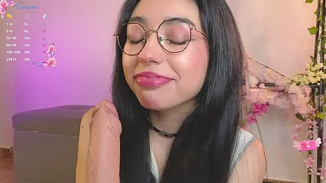 Snapshot of Sweet_Nyx chatting on September 2025 09:53:01 PM Sweet Nyx online show from September 2025 09:53:01 PM