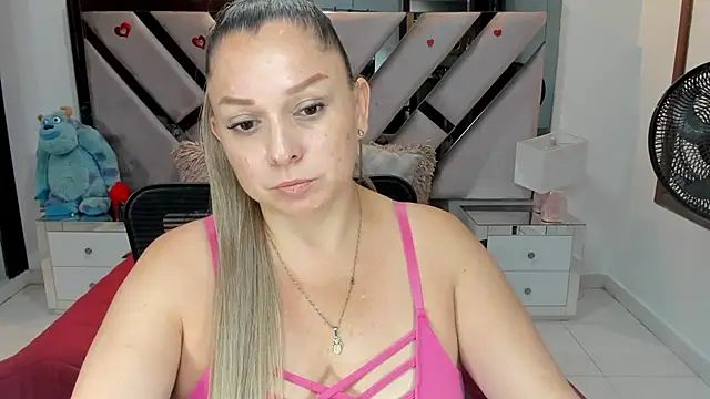 Snapshot of natalia5560 chatting on October 2025 12:58:01 PM natalia5560 online show from October 2025 12:58:01 PM