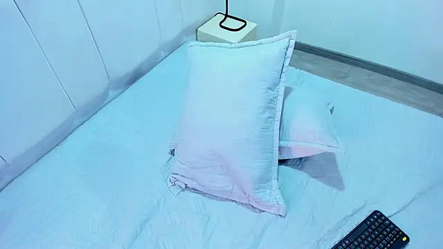 Snapshot of AbrilSonne chatting on February 2025 06:32:02 PM AbrilSonne online show from February 2025 06:32:02 PM