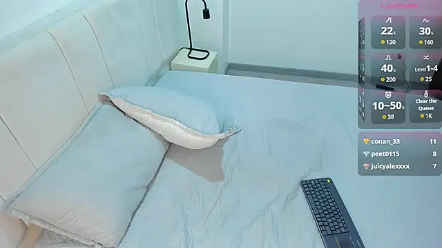 Snapshot of AbrilSonne chatting on February 2025 11:10:02 PM AbrilSonne online show from February 2025 11:10:02 PM