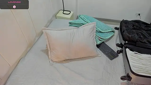 Snapshot of AbrilSonne chatting on February 2025 10:20:02 PM AbrilSonne online show from February 2025 10:20:02 PM