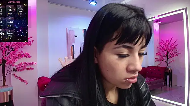 Leia queens online show from October 2025 12:02:01 PM