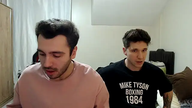 handsomeee04 online show from October 2025 07:59:01 PM