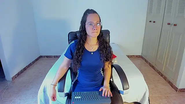 emmaTorres1 online show from February 2025 07:05:02 PM