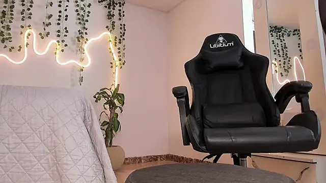 emmaTorres1 online show from September 2025 02:06:01 PM