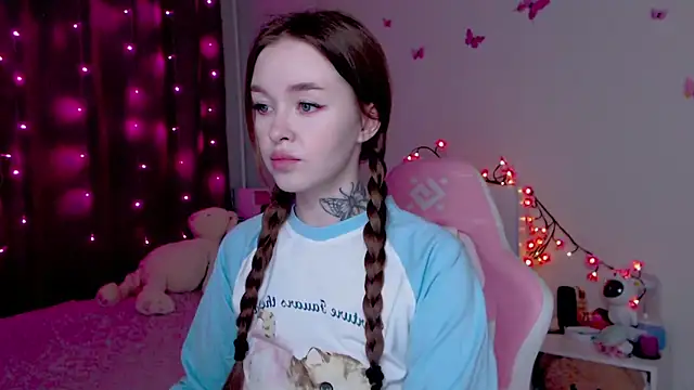 Snapshot of Naughty_Mable chatting on November 2025 12:33:01 AM Naughty Mable online show from November 2025 12:33:01 AM