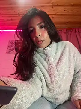 lauuraww online show from September 2025 02:11:02 PM