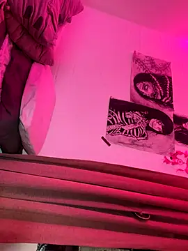 lauuraww online show from October 2025 07:49:01 AM