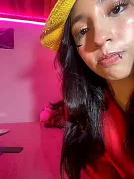 lauuraww online show from October 2025 02:00:01 AM