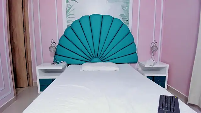 Daphne Fox  online show from January 2025 02:30:01 PM