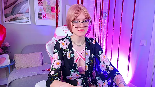 Snapshot of NellieLoyns chatting on February 2025 04:01:02 PM NellieLoyns online show from February 2025 04:01:02 PM