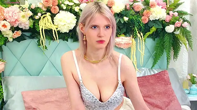 Snapshot of NellieLoyns chatting on October 2025 05:35:02 PM NellieLoyns online show from October 2025 05:35:02 PM