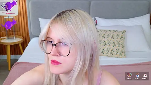 Snapshot of NellieLoyns chatting on November 2025 05:13:02 PM NellieLoyns online show from November 2025 05:13:02 PM