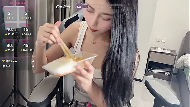 Snapshot of qiaoyi-666 chatting on March 2025 12:00:01 PM qiaoyi-666 online show from March 2025 12:00:01 PM