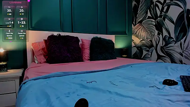 LucyLovelyy online show from January 2025 06:43:02 AM