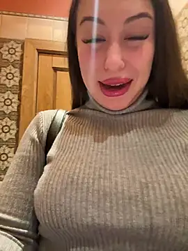 Snapshot of AndreaMood chatting on January 2025 10:34:02 AM AndreaMood online show from January 2025 10:34:02 AM