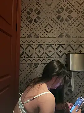 Snapshot of AndreaMood chatting on February 2025 06:35:01 AM AndreaMood online show from February 2025 06:35:01 AM