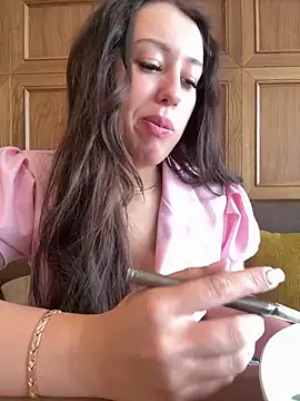 Snapshot of AndreaMood chatting on March 2025 04:13:01 AM AndreaMood online show from March 2025 04:13:01 AM