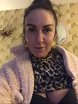 Snapshot of BELLAMORGANE1 chatting on November 2025 04:21:02 PM BELLAMORGANE1 online show from November 2025 04:21:02 PM