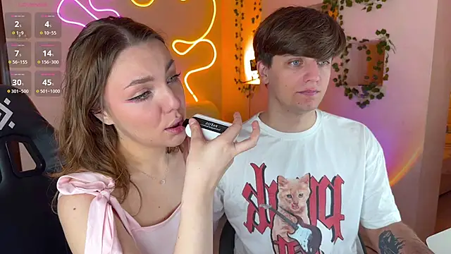 Snapshot of RobertAndLinela chatting on October 2025 08:00:01 AM RobertAndLinela online show from October 2025 08:00:01 AM