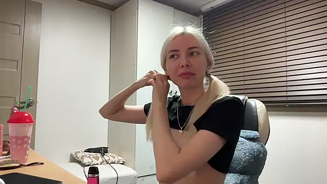 yunasuka online show from January 2025 09:19:02 AM